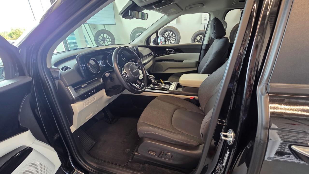 2024 Kia Carnival LX+ Passenger Van Photo