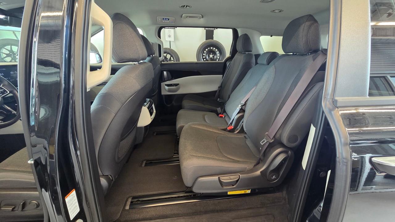 2024 Kia Carnival LX+ Passenger Van Photo
