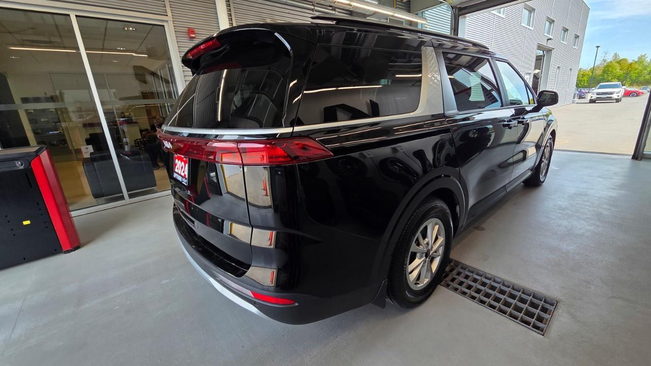 2024 Kia Carnival LX+ Passenger Van Photo