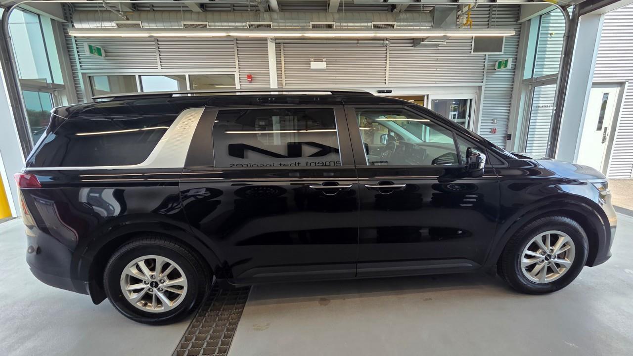 2024 Kia Carnival LX+ Passenger Van Photo