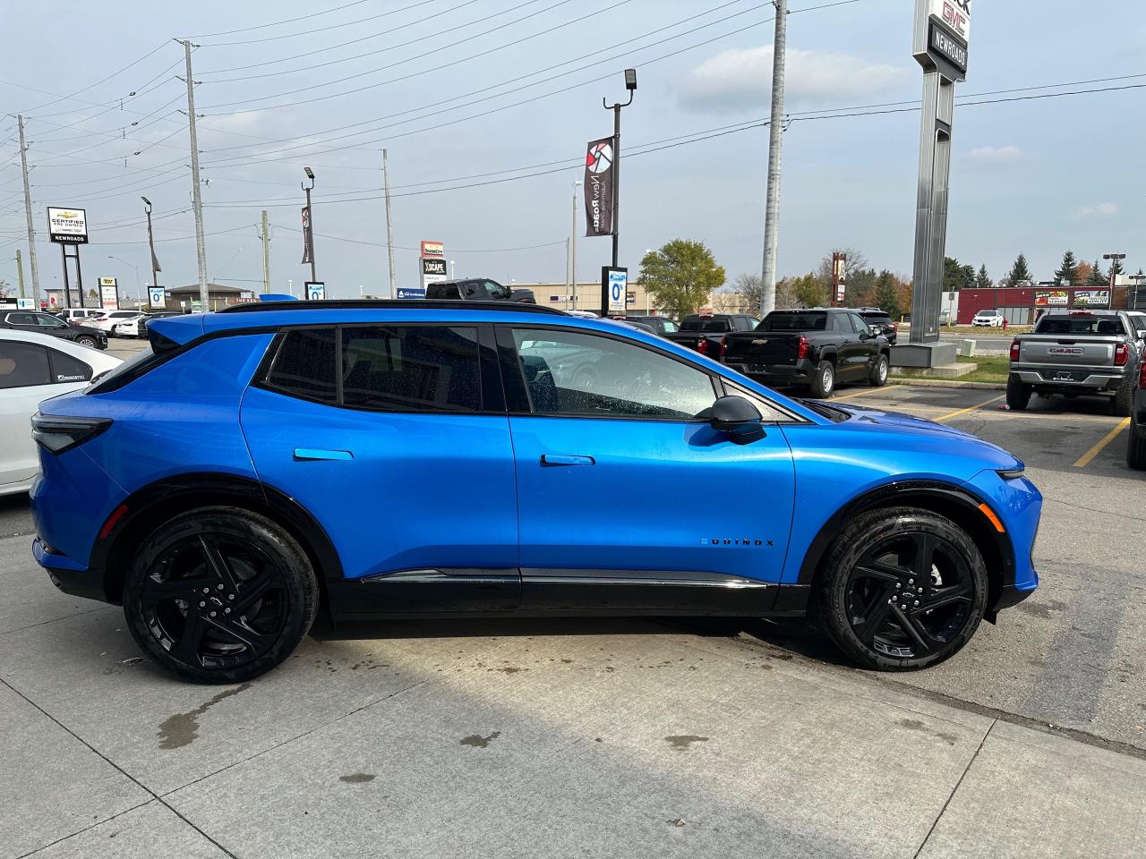 2025 Chevrolet Equinox EV RS 4dr Photo3