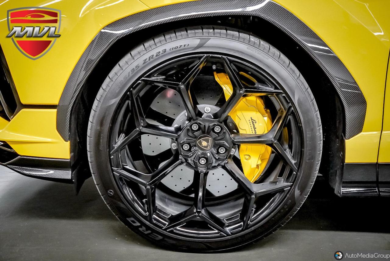 2023 Lamborghini Urus  Photo