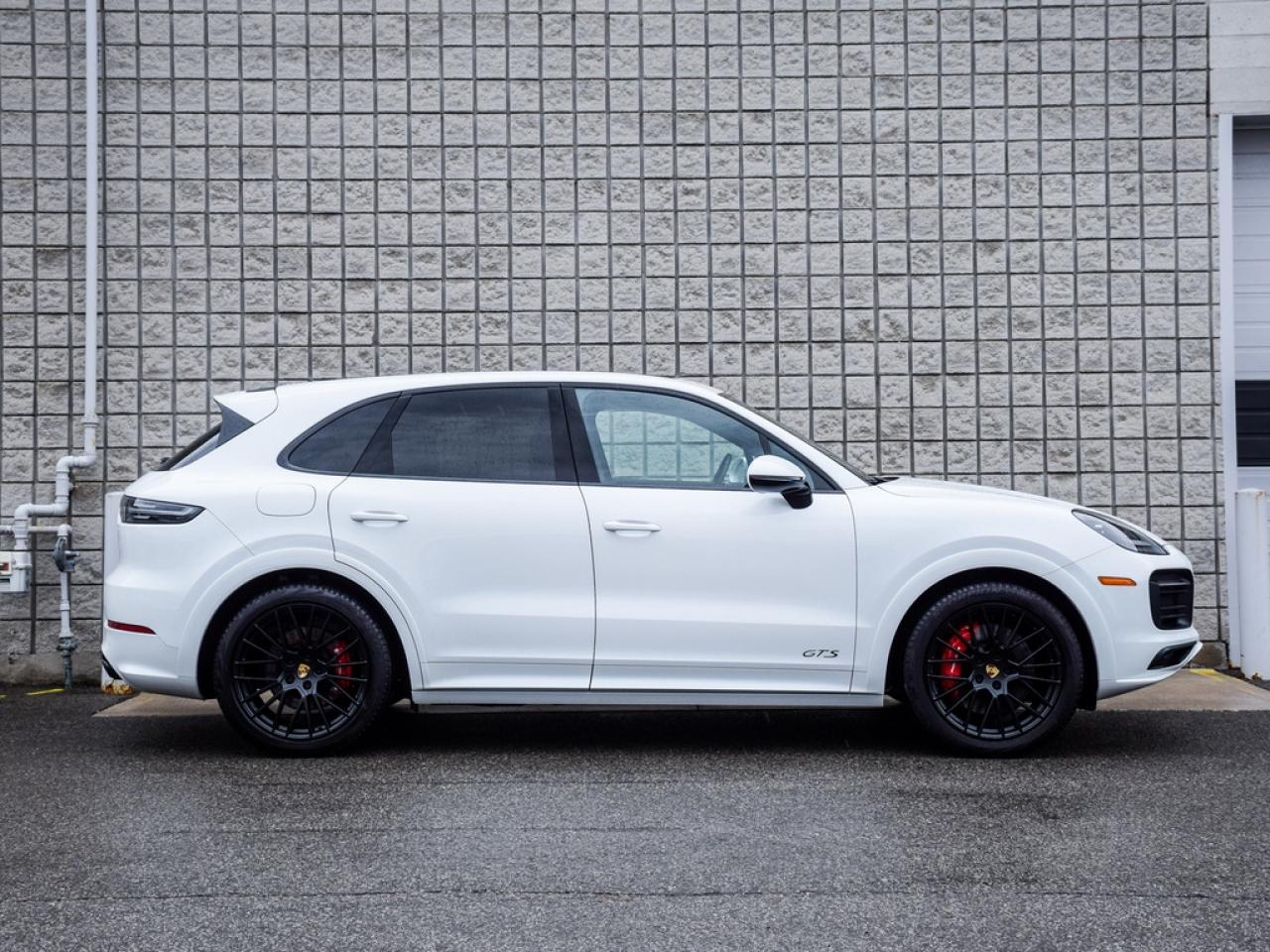 2022 Porsche Cayenne GTS 4dr All-wheel Drive Photo2