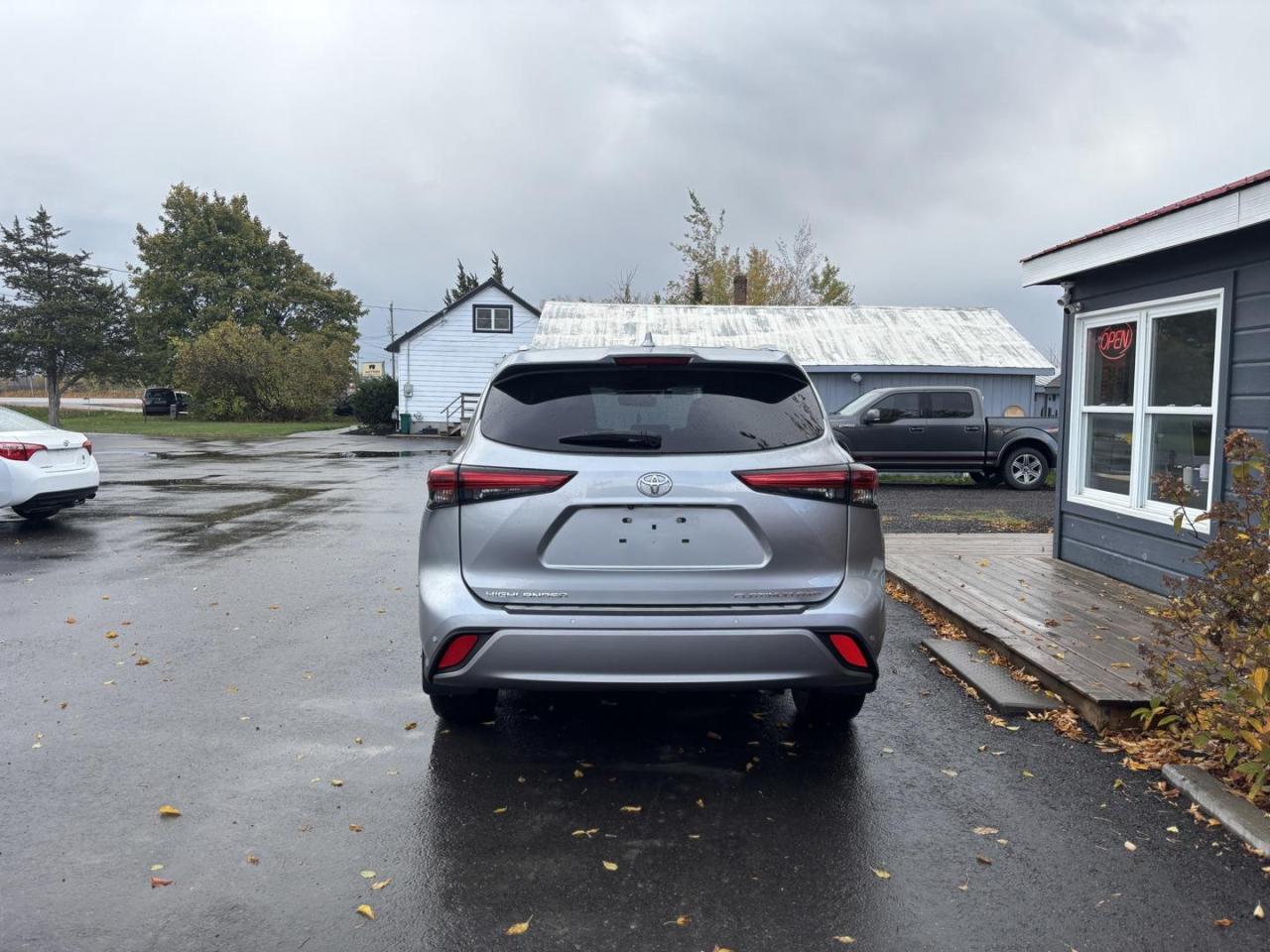 2023 Toyota Highlander  Photo3