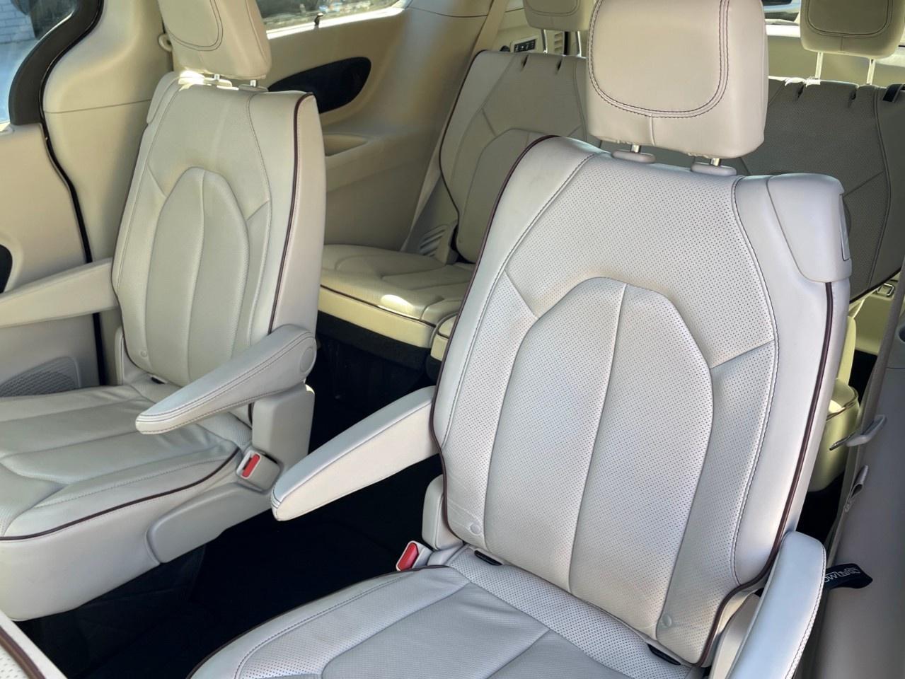 2019 Chrysler Pacifica WELL EQUIPPED VERY WELL MAINTAINED LOCAL TRADE! Photo