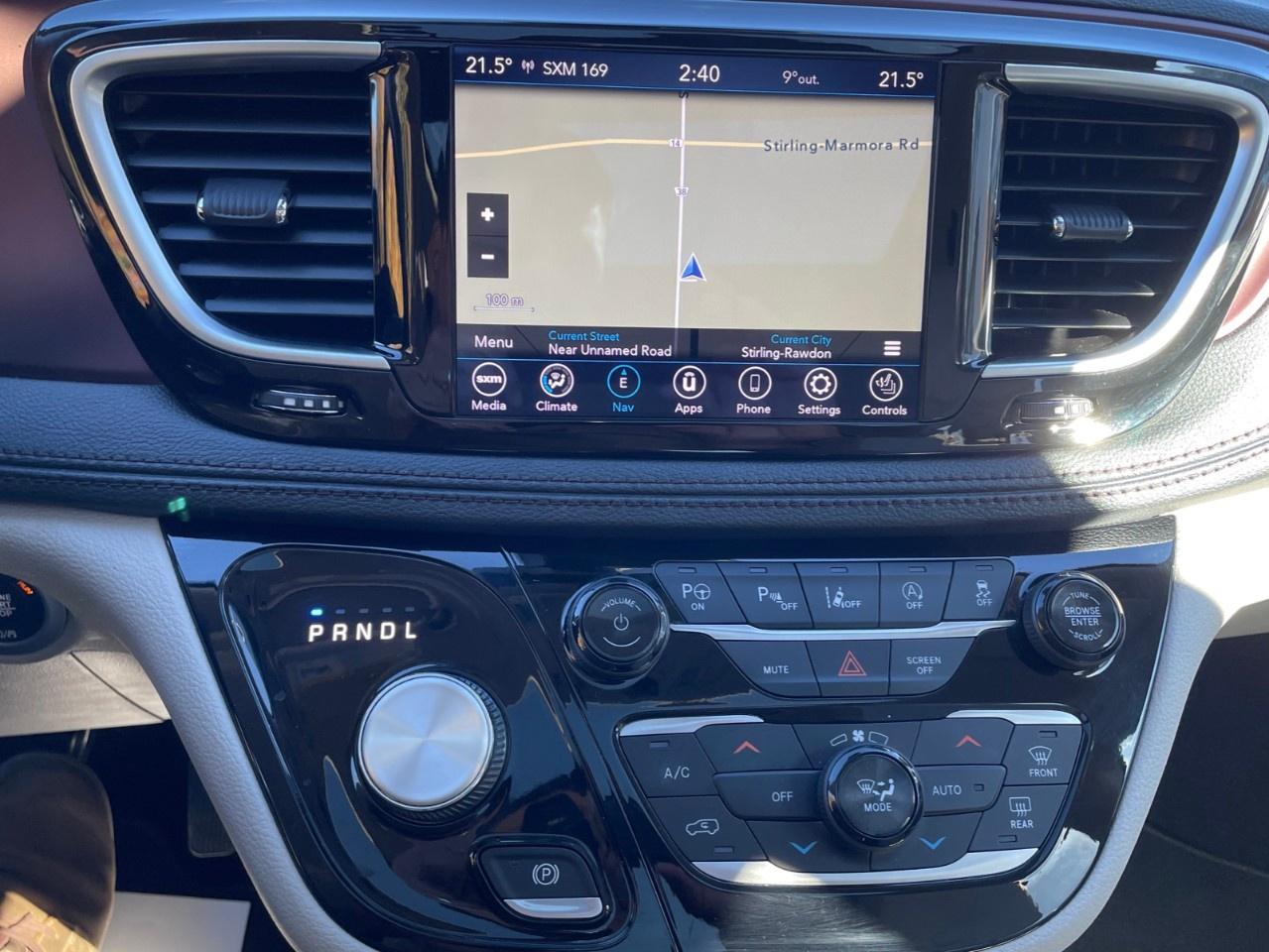 2019 Chrysler Pacifica WELL EQUIPPED VERY WELL MAINTAINED LOCAL TRADE! Photo