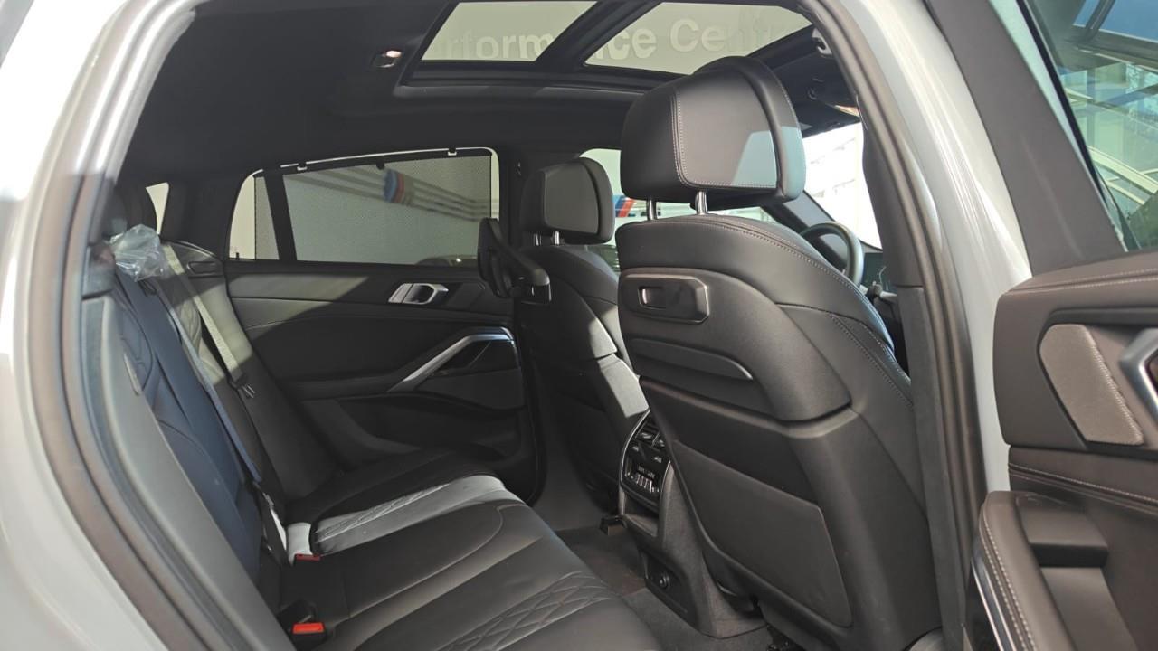 2024 BMW X6 M60i xDrive 4dr All-Wheel Drive Sports Activity Coupe Photo