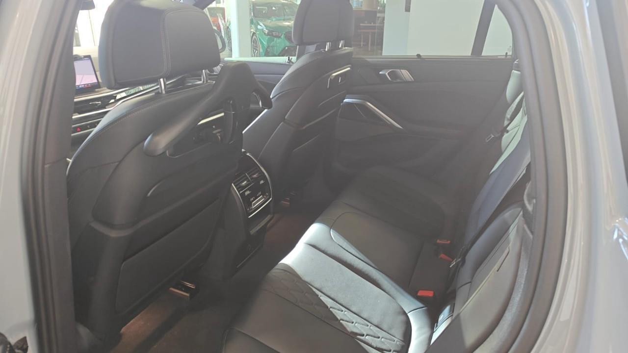 2024 BMW X6 M60i xDrive 4dr All-Wheel Drive Sports Activity Coupe Photo