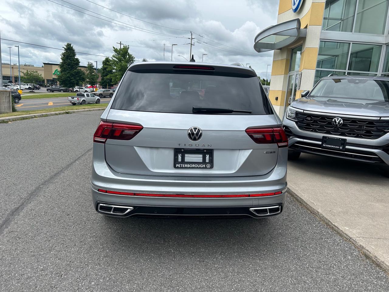 2024 Volkswagen Tiguan Highline R-LINE 4dr All-wheel Drive 4MOTION Photo3