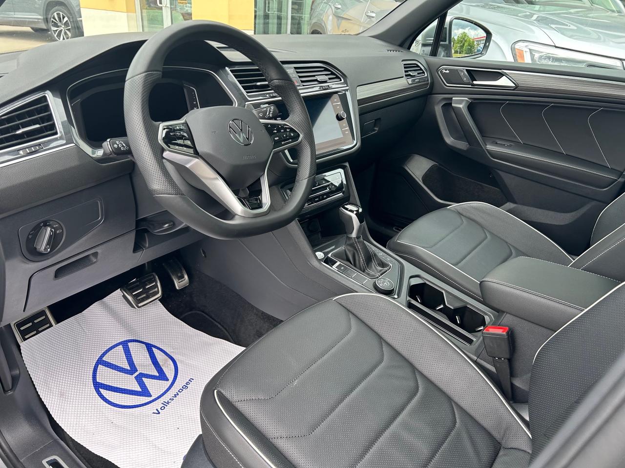 2024 Volkswagen Tiguan Highline R-LINE 4dr All-wheel Drive 4MOTION Photo