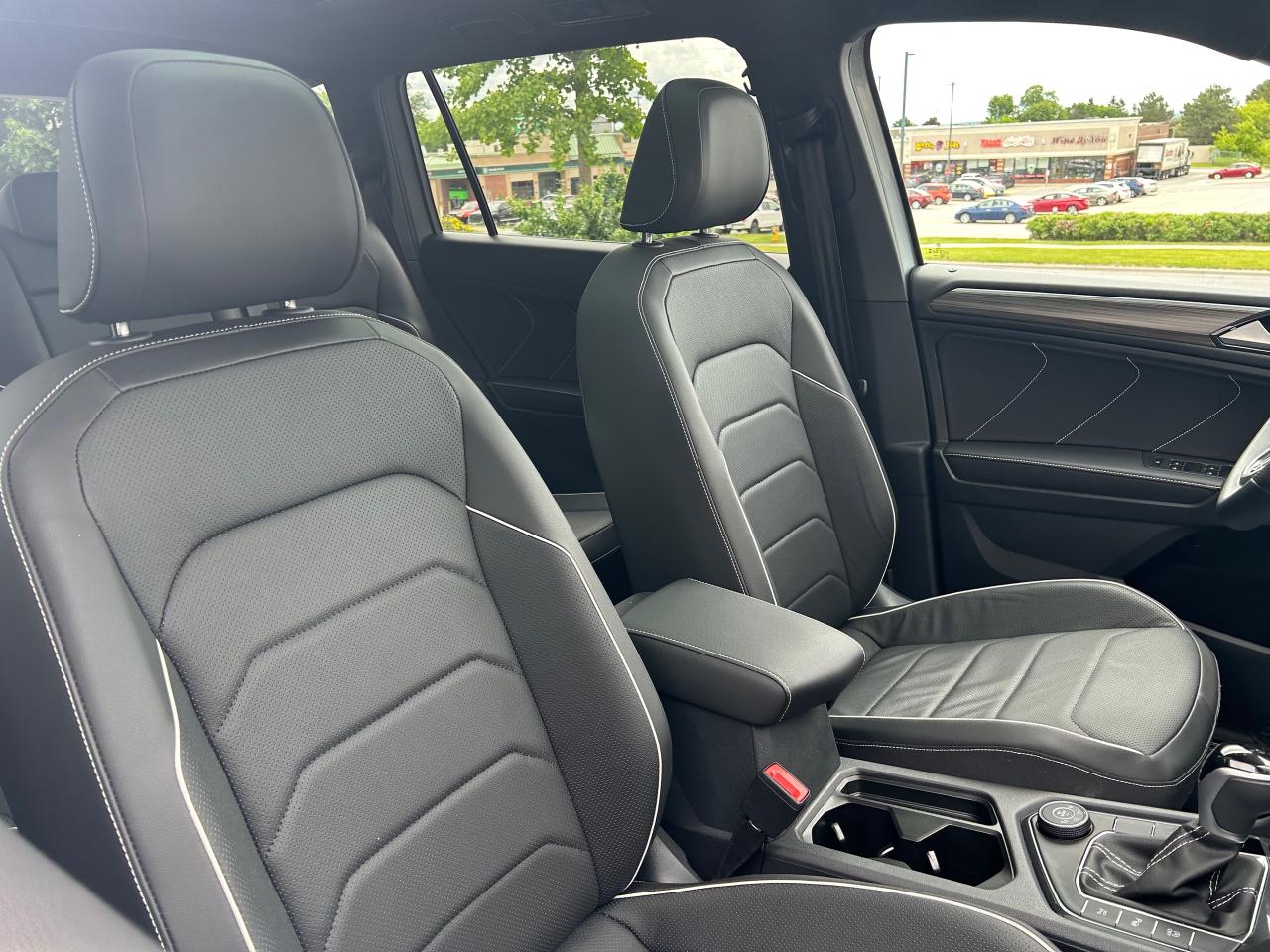 2024 Volkswagen Tiguan Highline R-LINE 4dr All-wheel Drive 4MOTION Photo