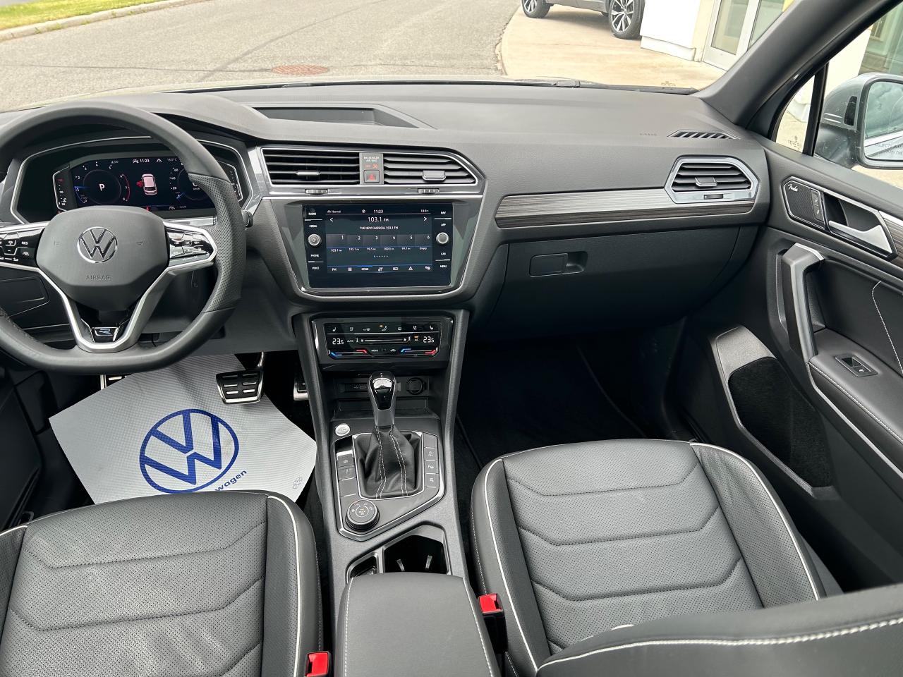 2024 Volkswagen Tiguan Highline R-LINE 4dr All-wheel Drive 4MOTION Photo