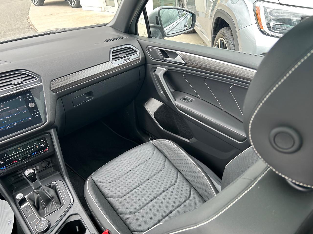 2024 Volkswagen Tiguan Highline R-LINE 4dr All-wheel Drive 4MOTION Photo