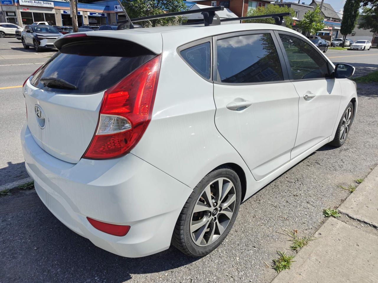 2015 Hyundai Accent GLS (M6) 4dr Hatchback Photo