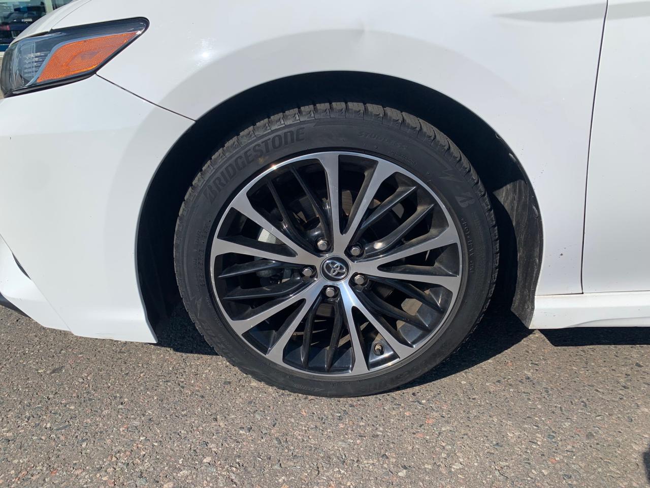2018 Toyota Camry SE 4dr Sedan Photo
