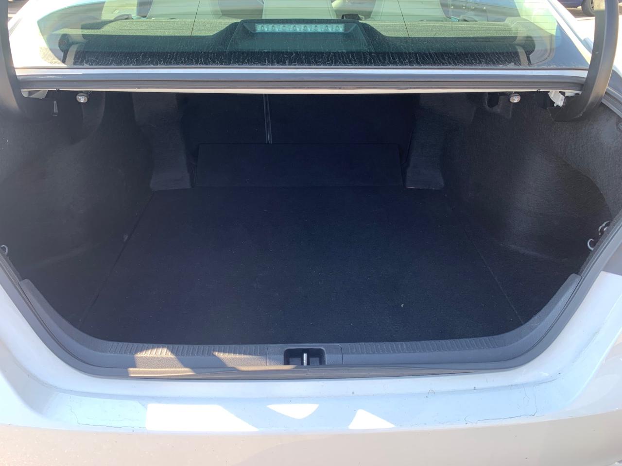 2018 Toyota Camry SE 4dr Sedan Photo