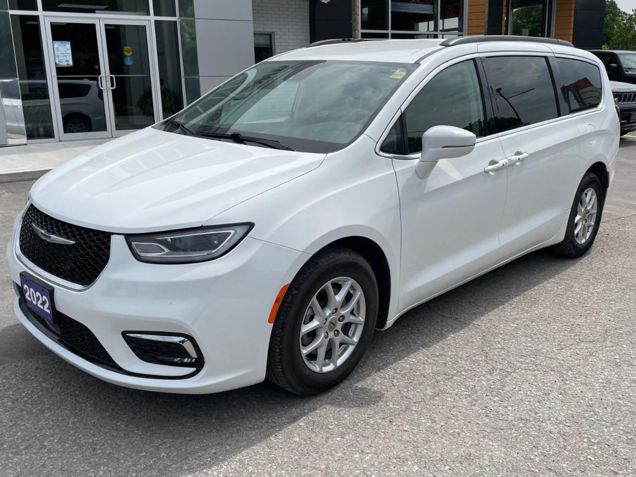 2022 Chrysler Pacifica Touring L FWD Photo