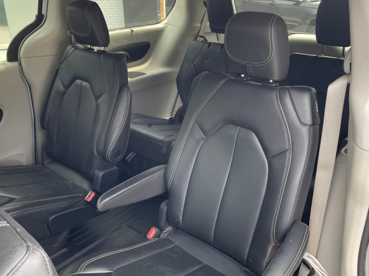 2022 Chrysler Pacifica Touring L FWD Photo