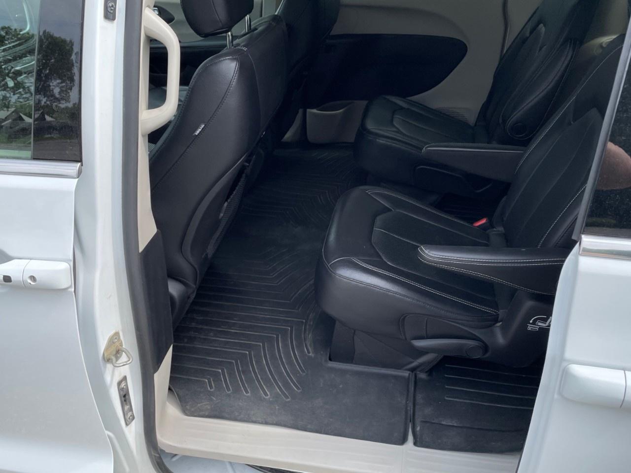 2022 Chrysler Pacifica Touring L FWD Photo