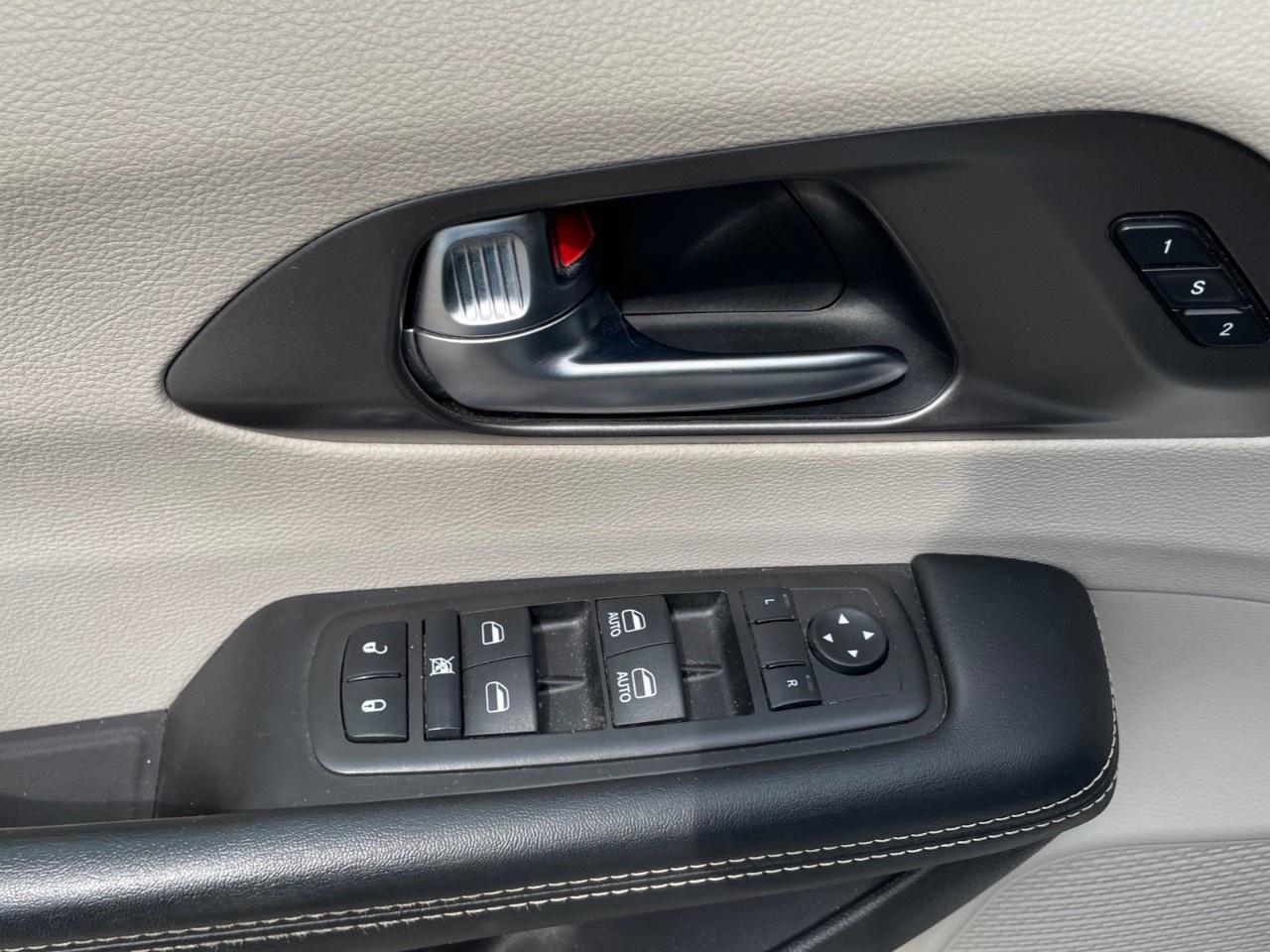 2022 Chrysler Pacifica Touring L FWD Photo