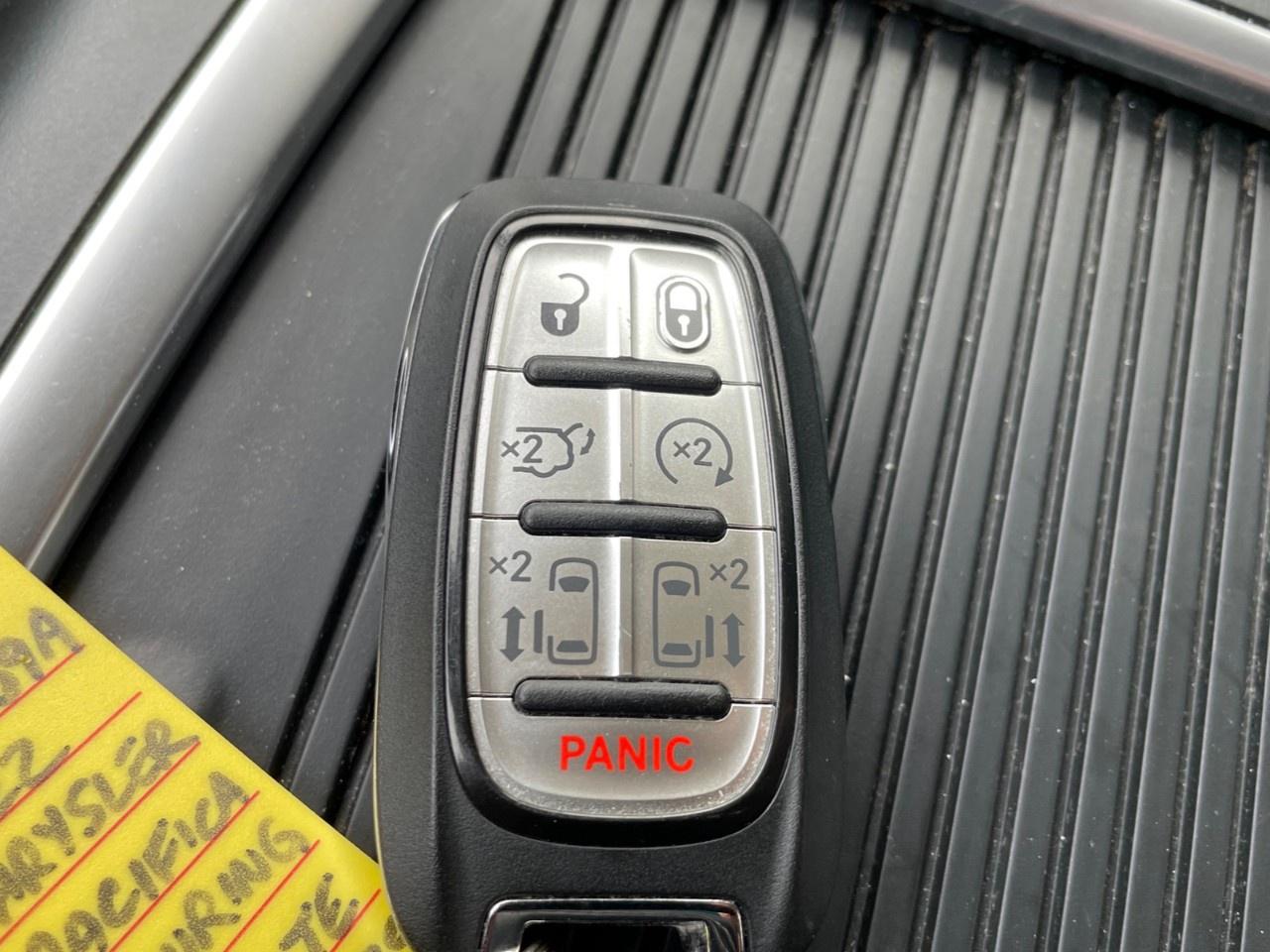 2022 Chrysler Pacifica Touring L FWD Photo