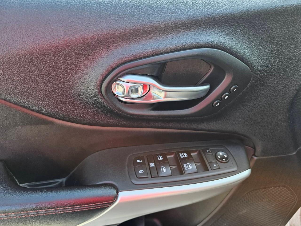 2018 Jeep Cherokee Trailhawk 4dr 4x4 Photo