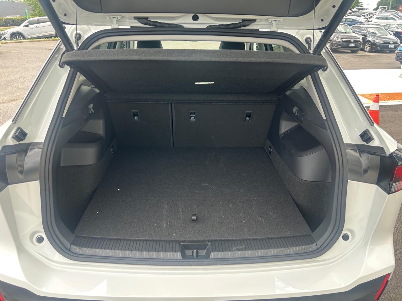 2025 Volkswagen Tiguan Comfortline 4dr All-wheel Drive 4MOTION Photo