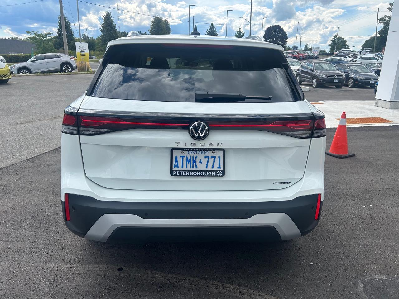 2025 Volkswagen Tiguan Comfortline 4dr All-wheel Drive 4MOTION Photo3