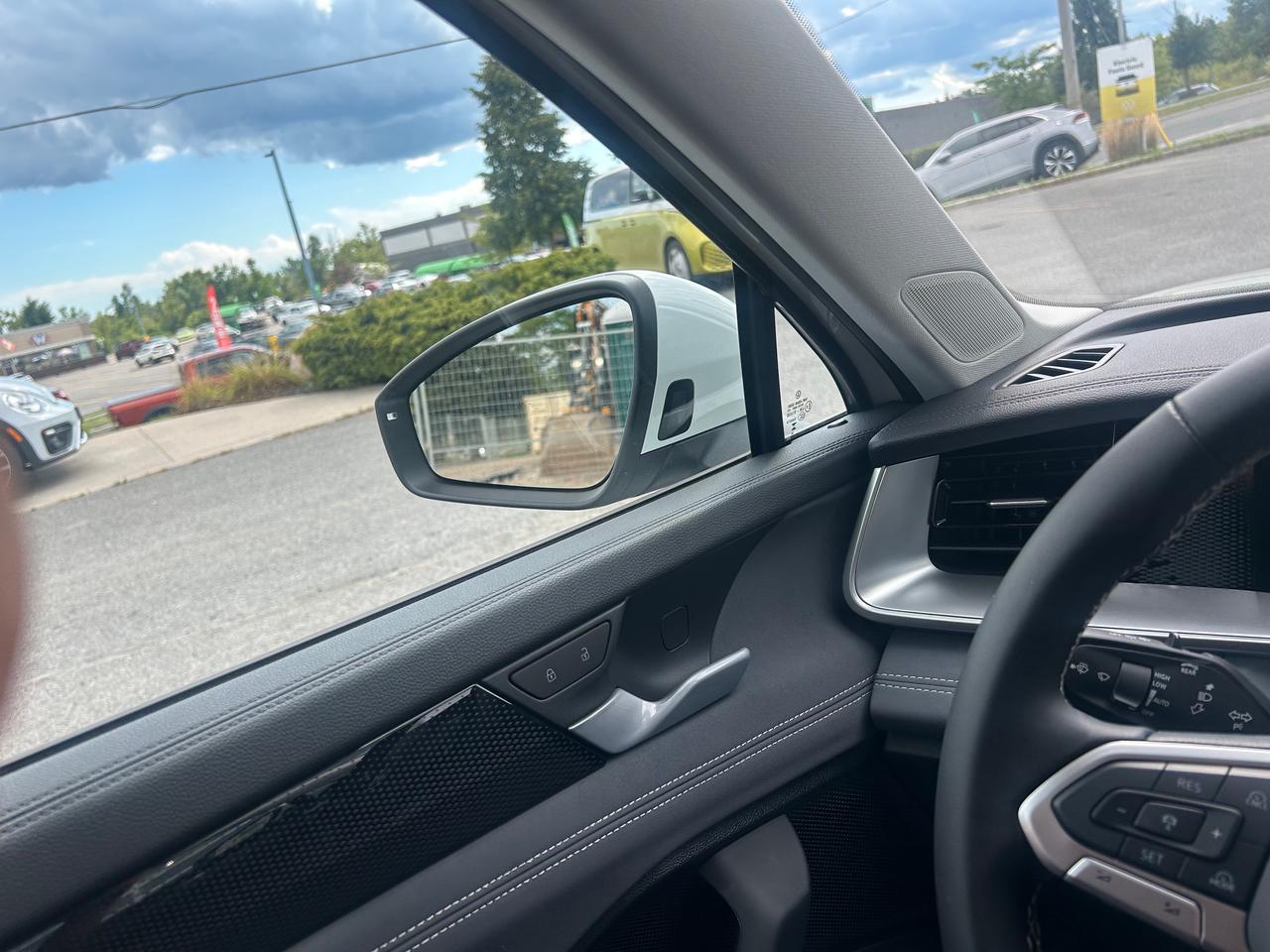 2025 Volkswagen Tiguan Comfortline 4dr All-wheel Drive 4MOTION Photo