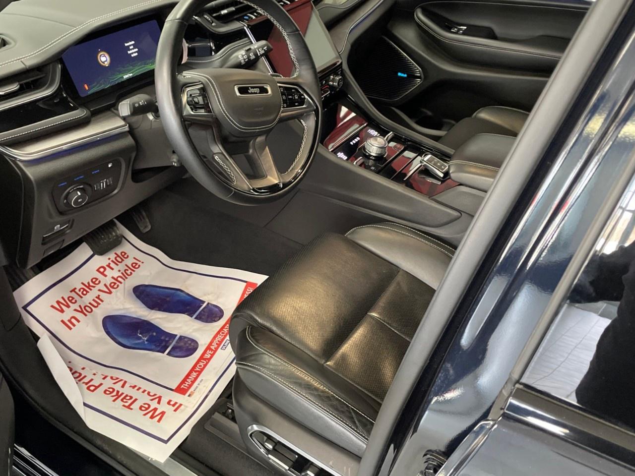 2023 Jeep Grand Cherokee 4xe DEALER DEMO - MANAGEMENT DRIVEN! Photo4