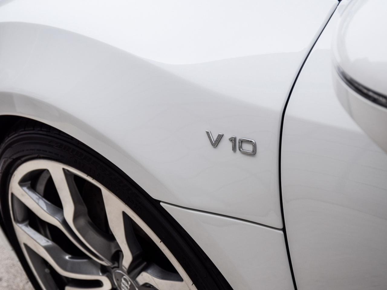 2011 Audi R8 5.2 (R tronic) 2dr All-Wheel Drive quattro Spyder Photo