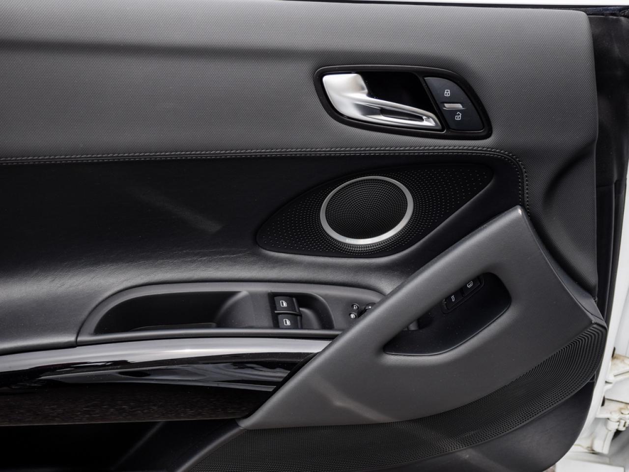 2011 Audi R8 5.2 (R tronic) 2dr All-Wheel Drive quattro Spyder Photo