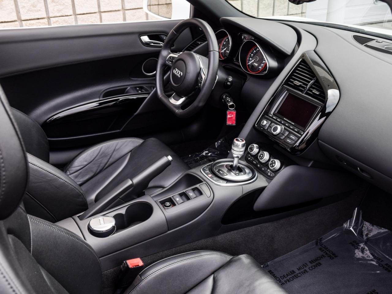 2011 Audi R8 5.2 (R tronic) 2dr All-Wheel Drive quattro Spyder Photo