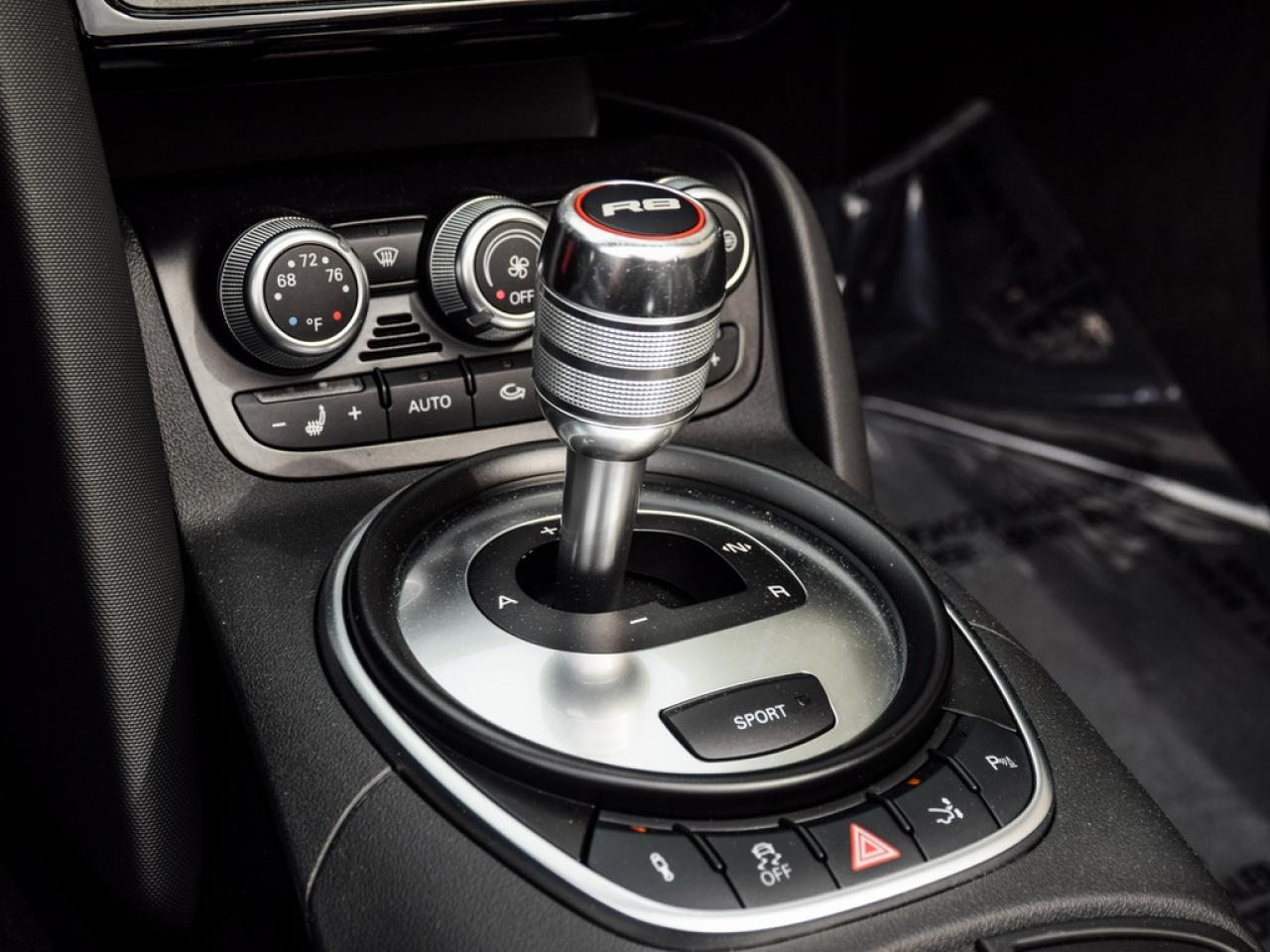 2011 Audi R8 5.2 (R tronic) 2dr All-Wheel Drive quattro Spyder Photo