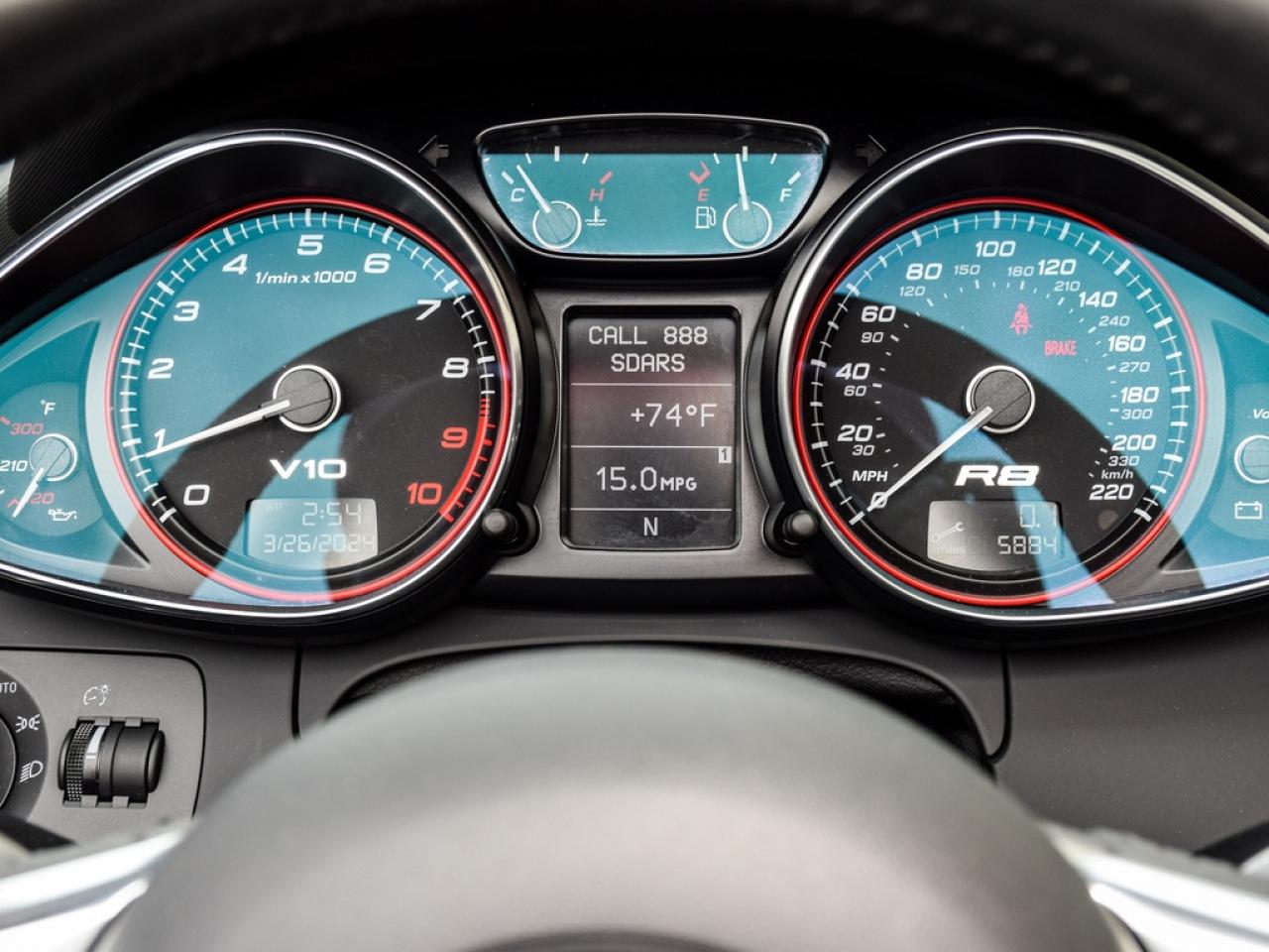 2011 Audi R8 5.2 (R tronic) 2dr All-Wheel Drive quattro Spyder Photo