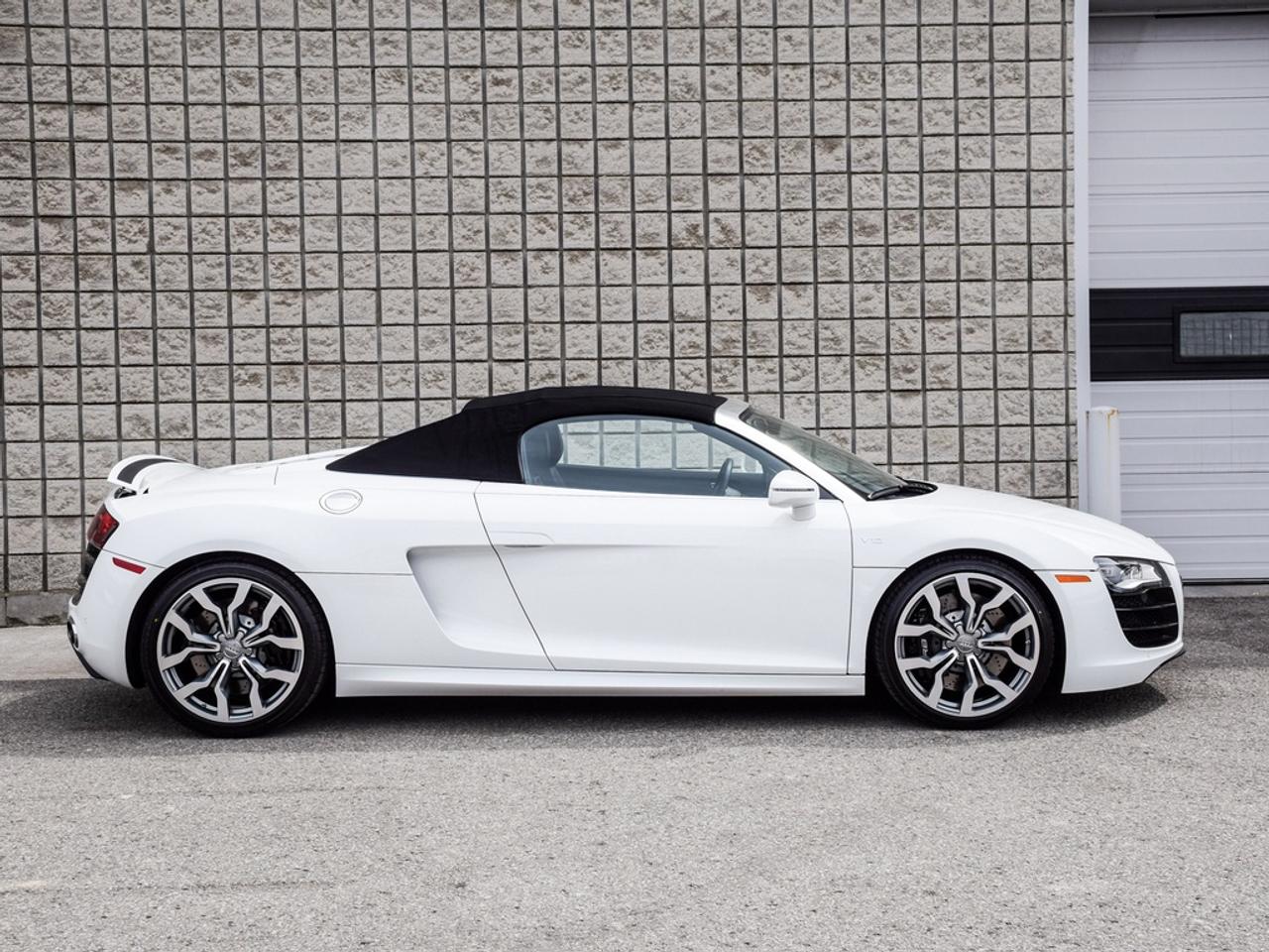 2011 Audi R8 5.2 (R tronic) 2dr All-Wheel Drive quattro Spyder Photo