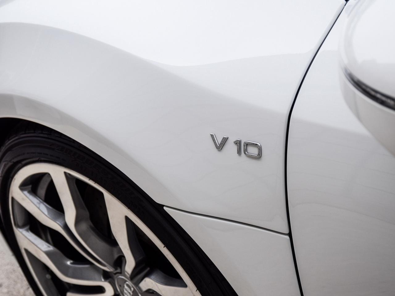 2011 Audi R8 5.2 (R tronic) 2dr All-Wheel Drive quattro Spyder Photo