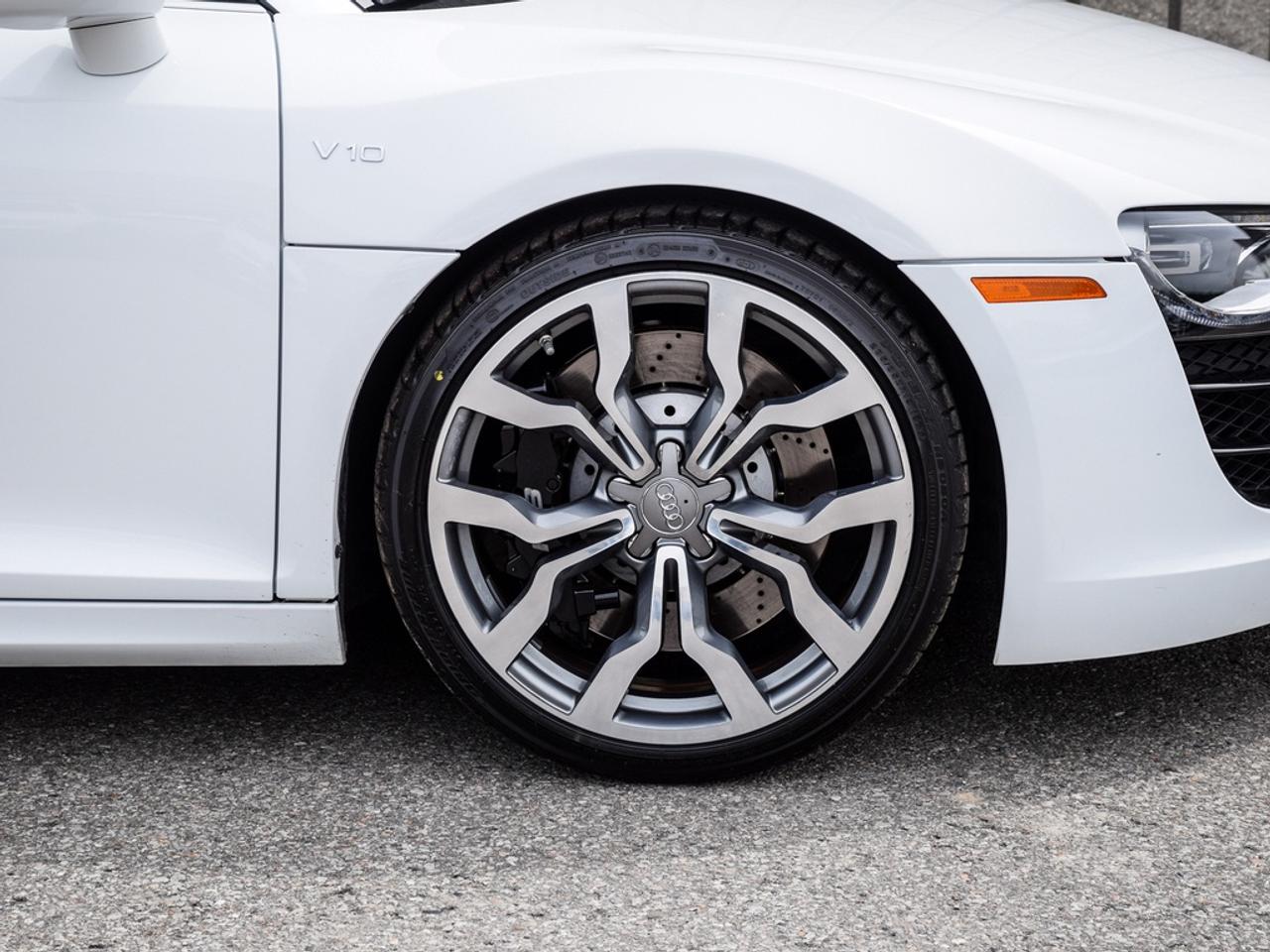 2011 Audi R8 5.2 (R tronic) 2dr All-Wheel Drive quattro Spyder Photo