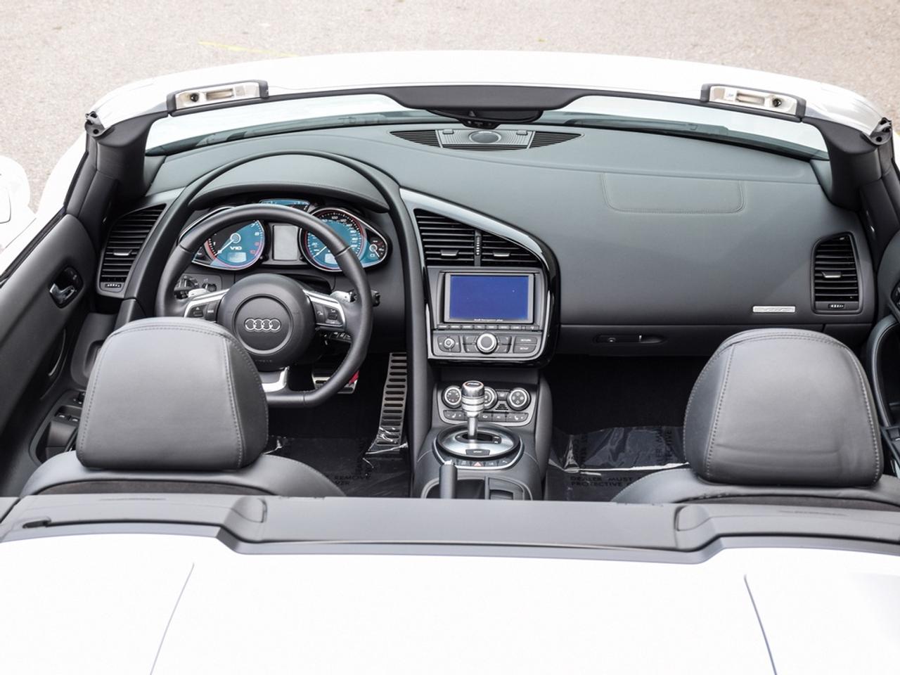 2011 Audi R8 5.2 (R tronic) 2dr All-Wheel Drive quattro Spyder Photo