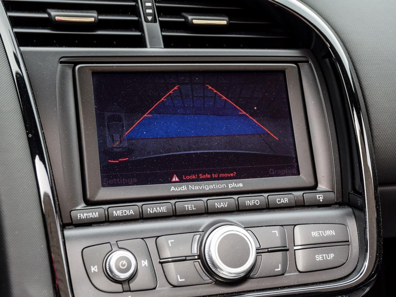 2011 Audi R8 5.2 (R tronic) 2dr All-Wheel Drive quattro Spyder Photo