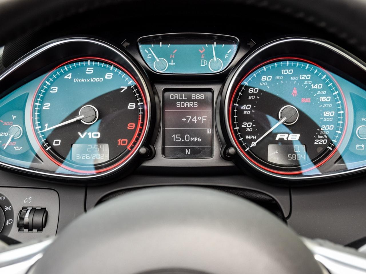 2011 Audi R8 5.2 (R tronic) 2dr All-Wheel Drive quattro Spyder Photo