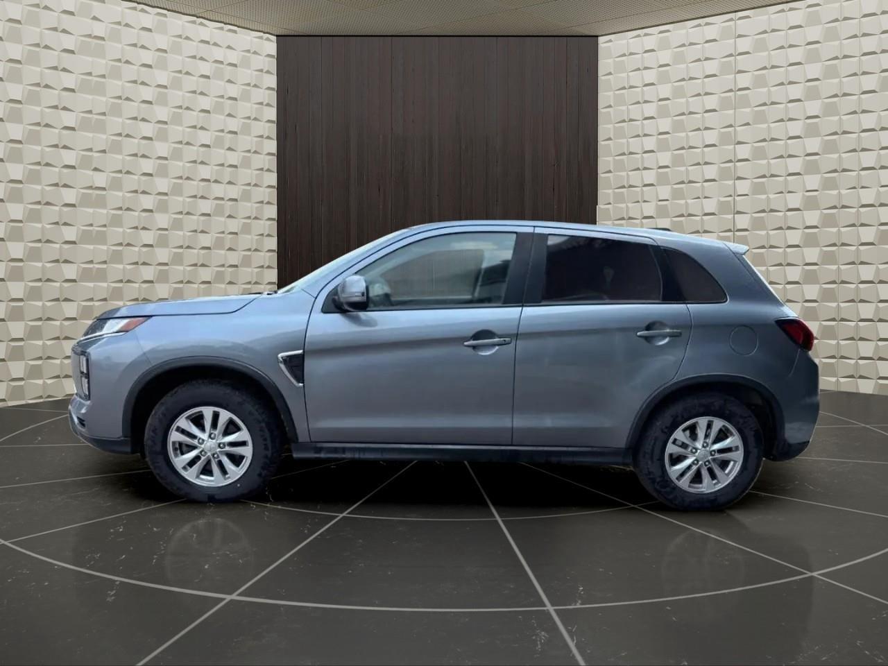 2022 Mitsubishi RVR SE 4dr AWC Photo3