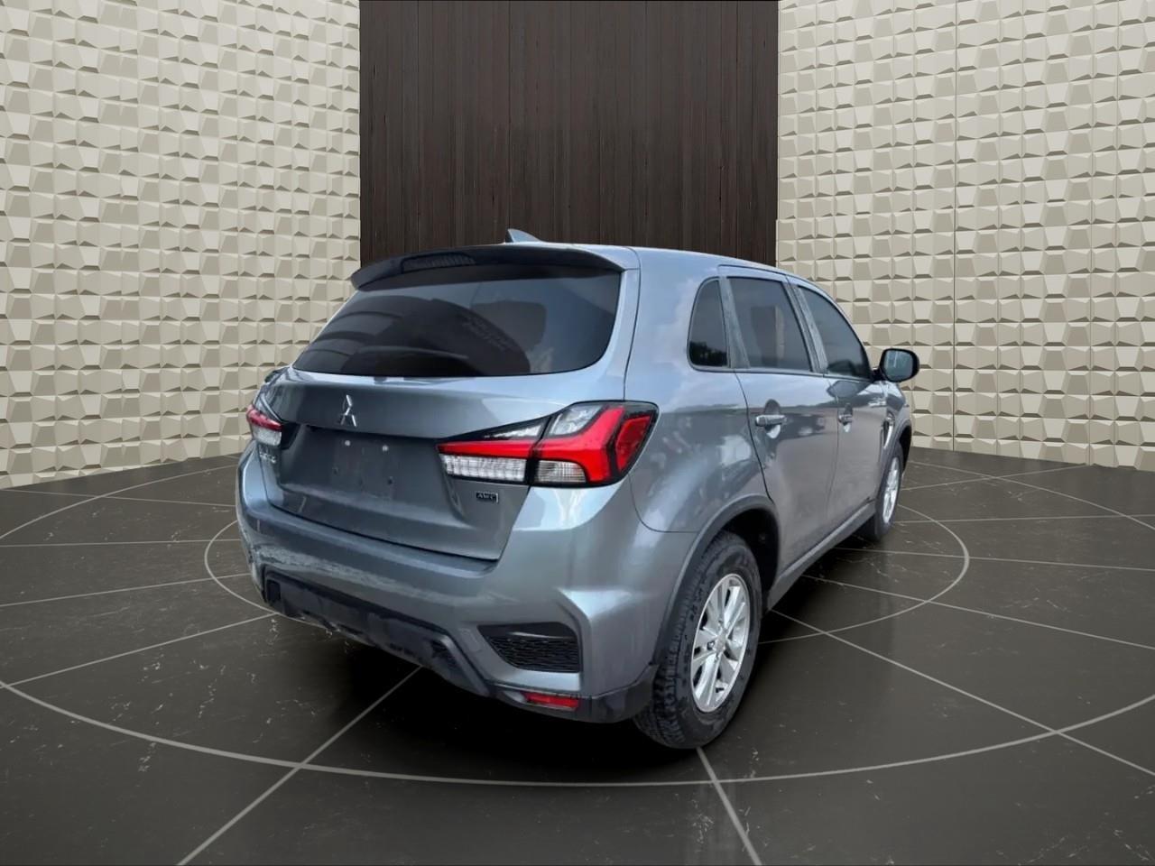 2022 Mitsubishi RVR SE 4dr AWC Photo