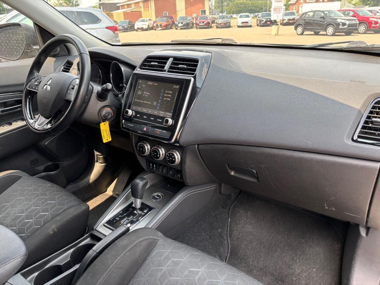 2022 Mitsubishi RVR SE 4dr AWC Photo