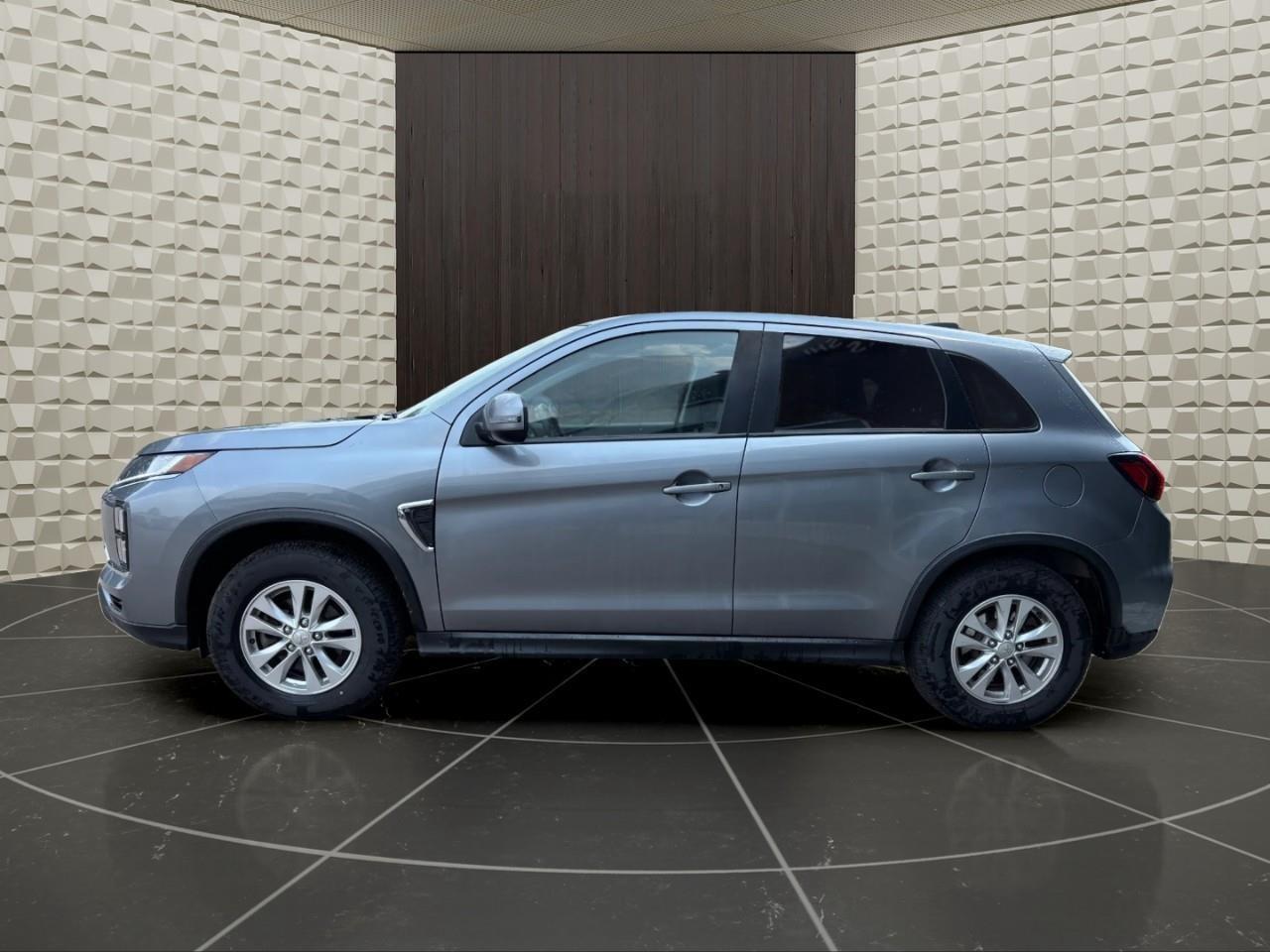 2022 Mitsubishi RVR SE 4dr AWC Photo3