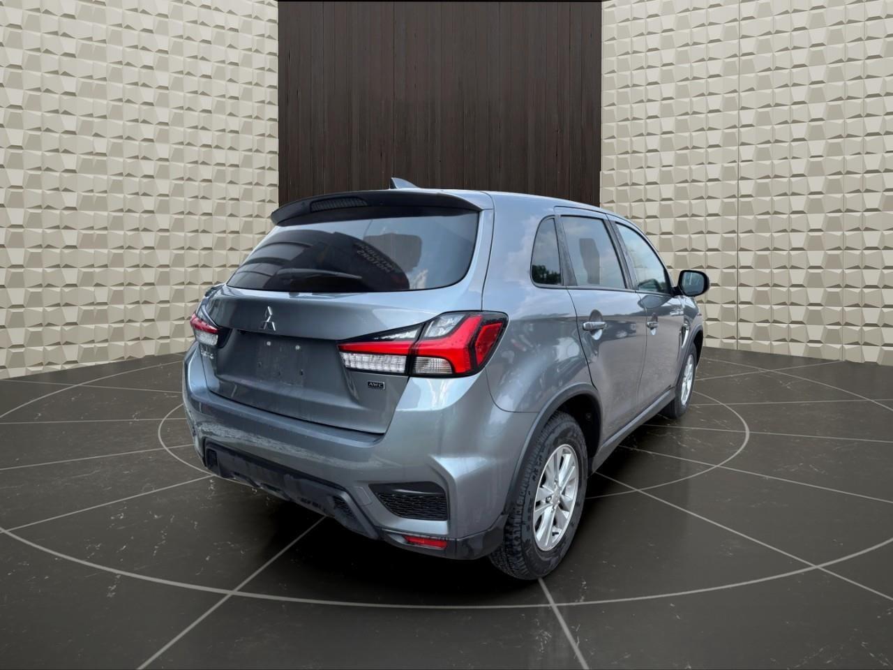 2022 Mitsubishi RVR SE 4dr AWC Photo