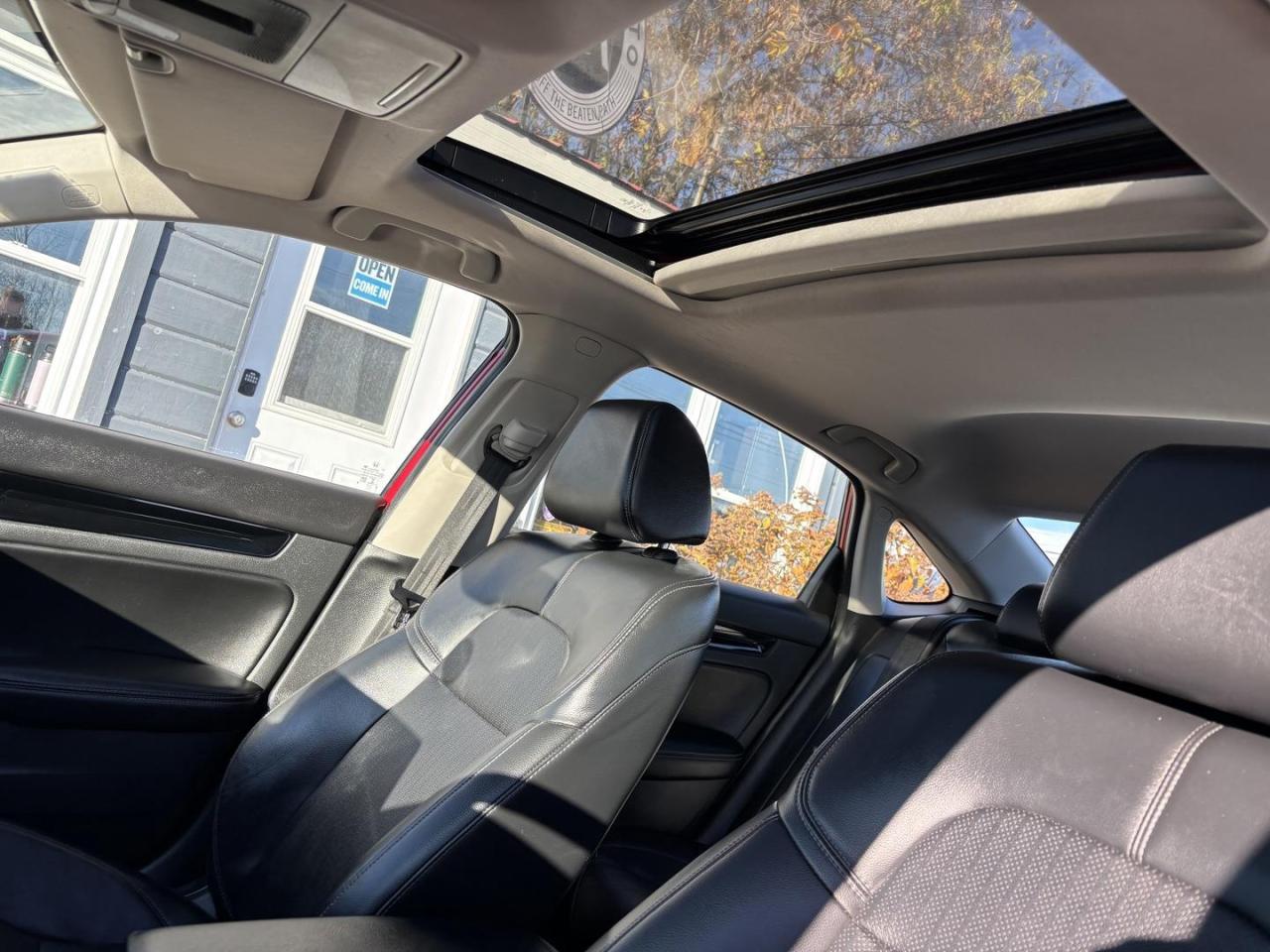 2022 Honda Civic Touring 4dr Sedan Photo