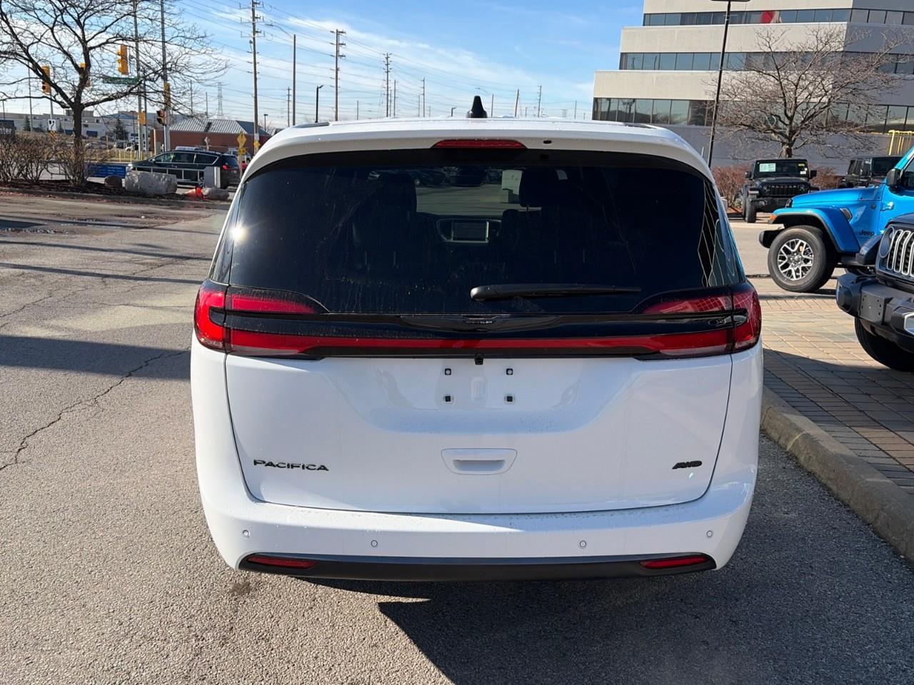 2026 Chrysler Pacifica Select All-Wheel Drive Passenger Van Photo