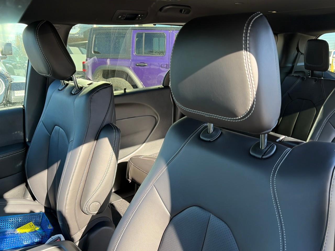 2026 Chrysler Pacifica Select All-Wheel Drive Passenger Van Photo