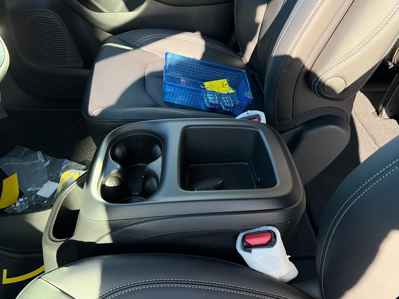 2026 Chrysler Pacifica Select All-Wheel Drive Passenger Van Photo